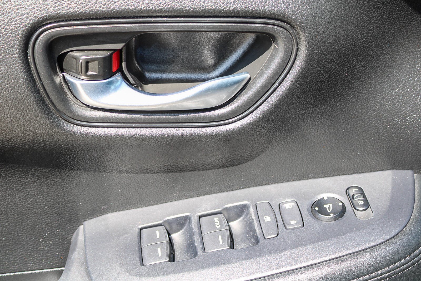 2025 Honda HR-V LX - Photo 21