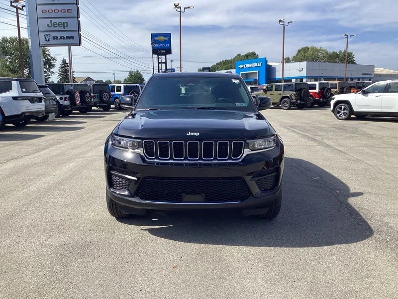 New 2027 High Gloss Black Jeep Laredo X image 2