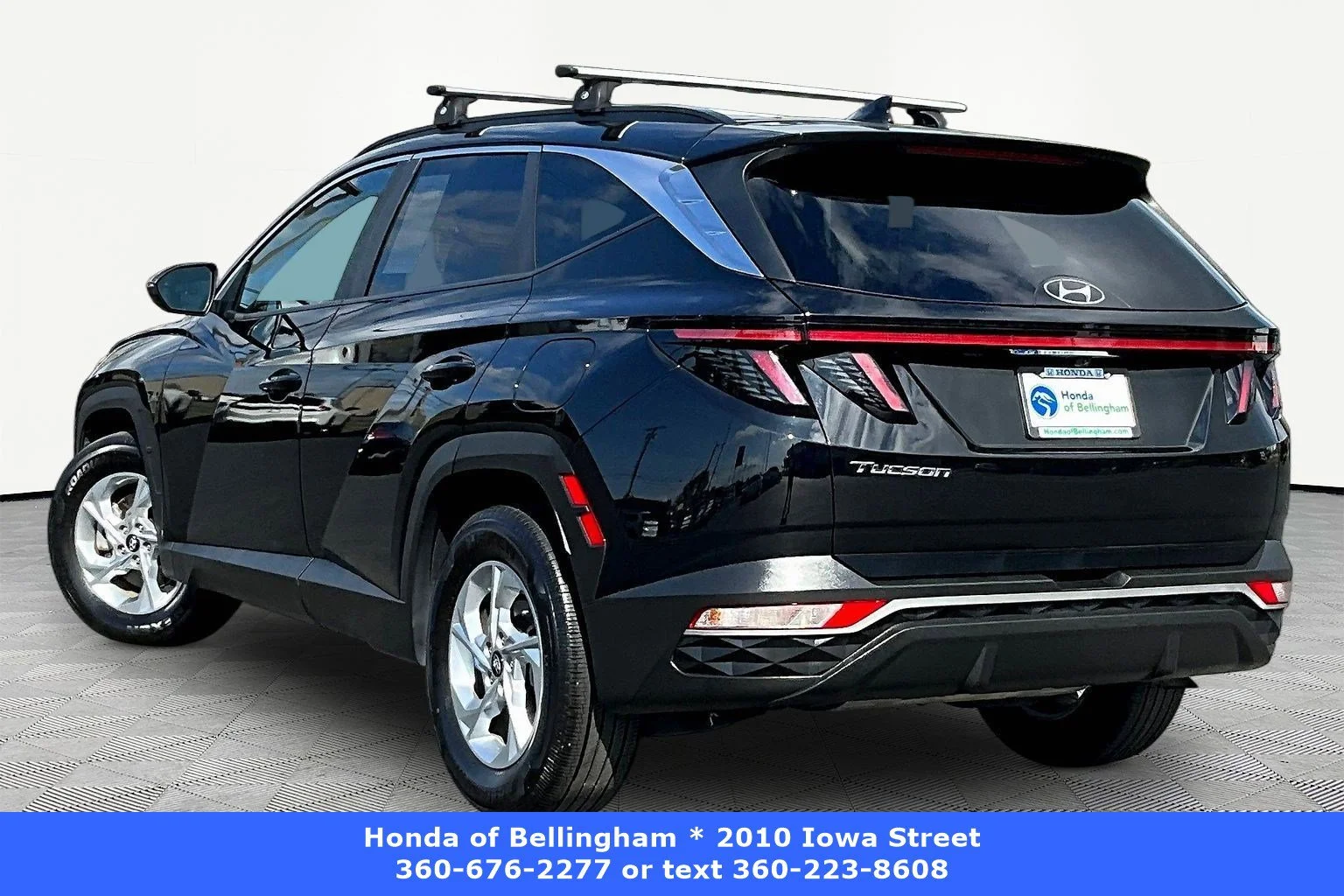 Used 2022 Phantom Black Hyundai SEL image 4