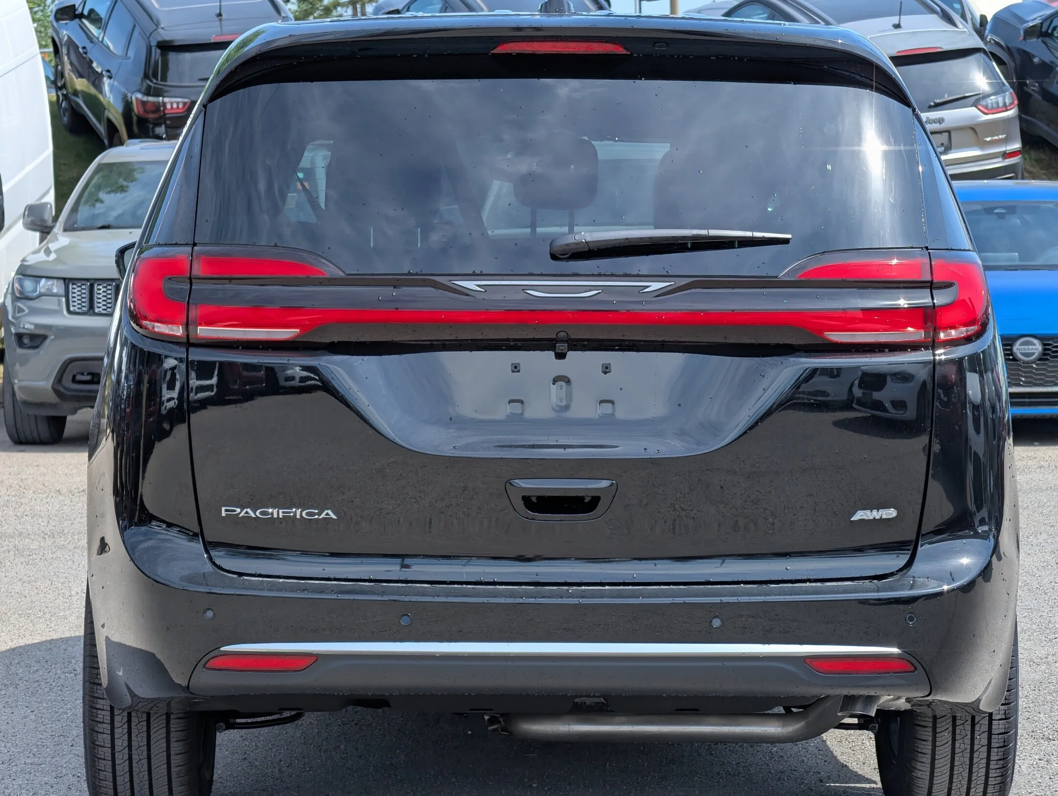 New 2027 Black Chrysler Select - - AWD - Adaptive Cruise Control - Blind Spot Monitor & More! image 7