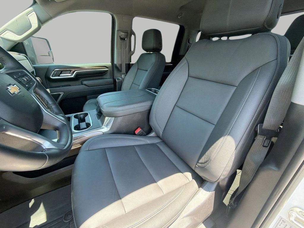 Used 2025 White Chevrolet LT image 16