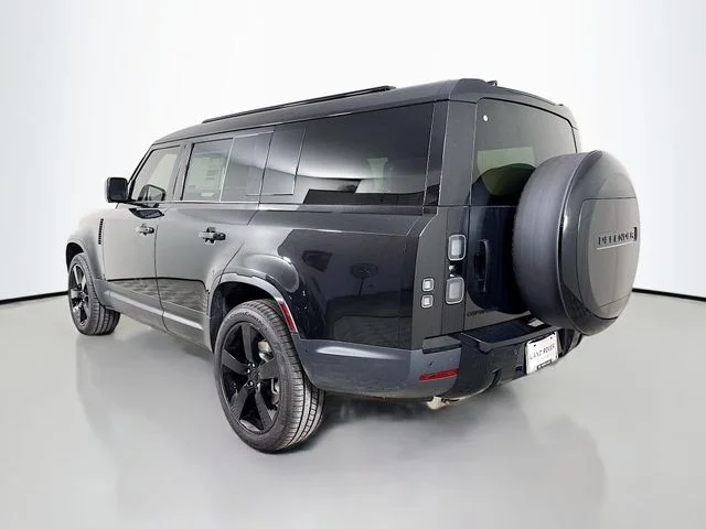 New 2026 Santorini Black Metallic Land Rover S image 7