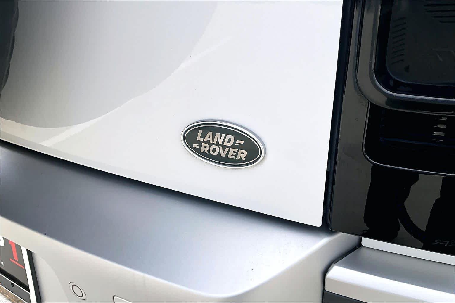 Used 2023 Fuji White Land Rover S image 29