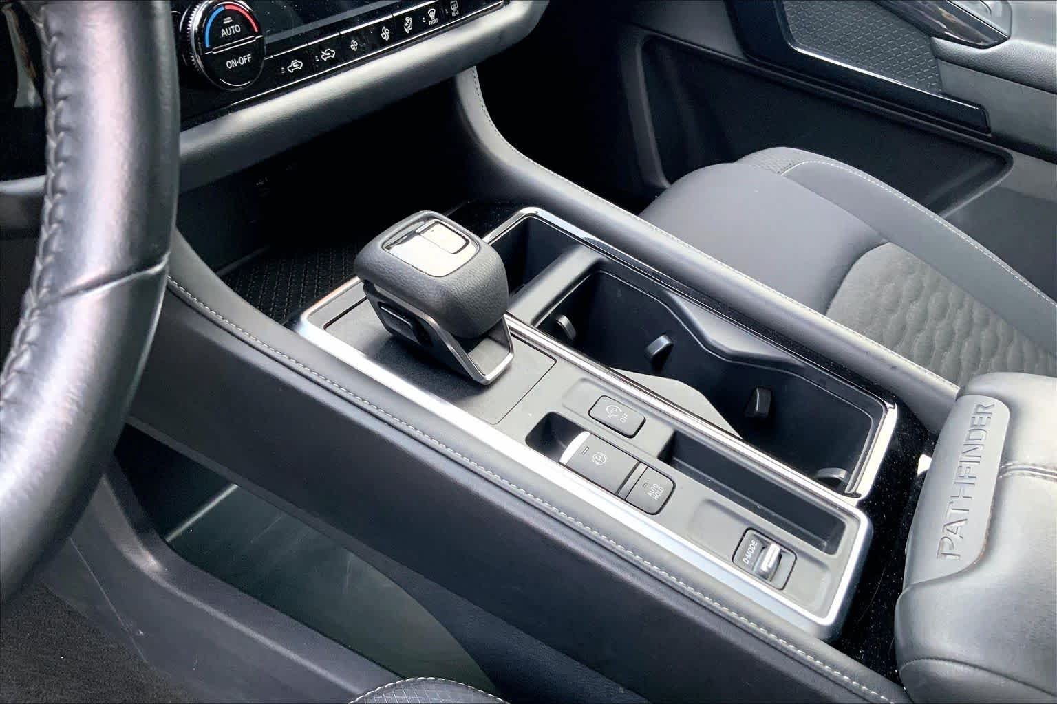 Used 2025 Glacier White Nissan SV image 13