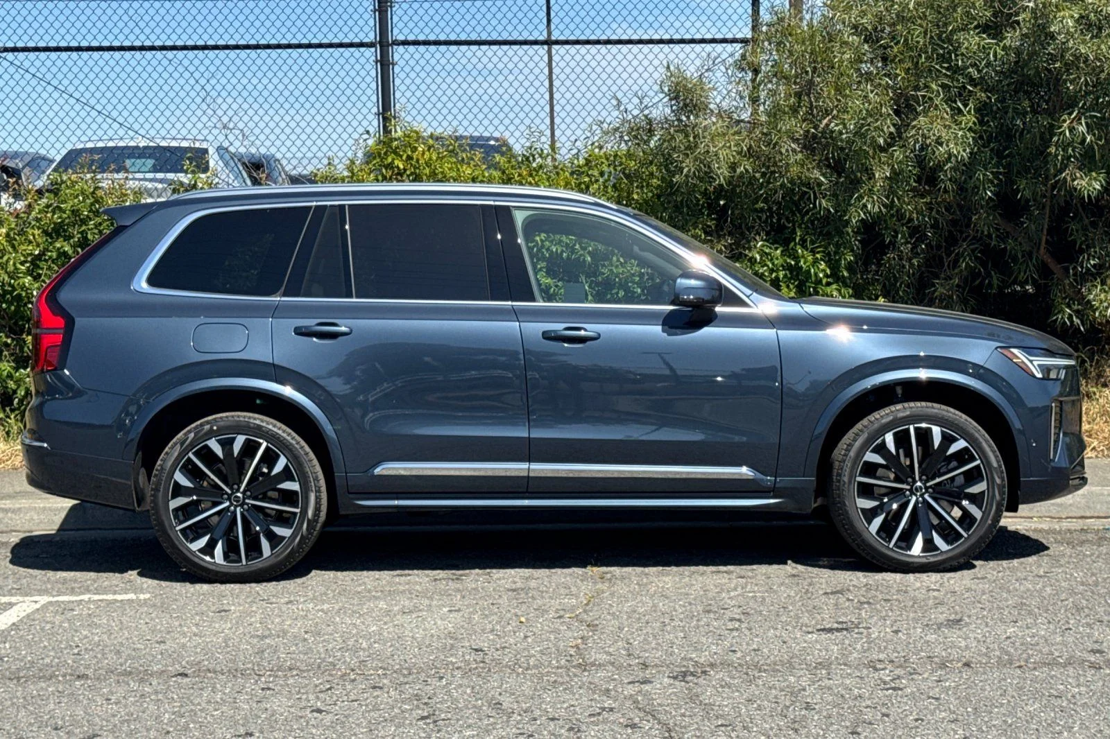 New 2026 Denim Blue Volvo T8 Plus 7-Seater image 8