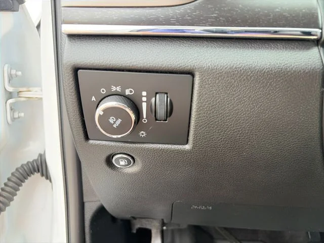 Used 2018 White Jeep Limited image 12