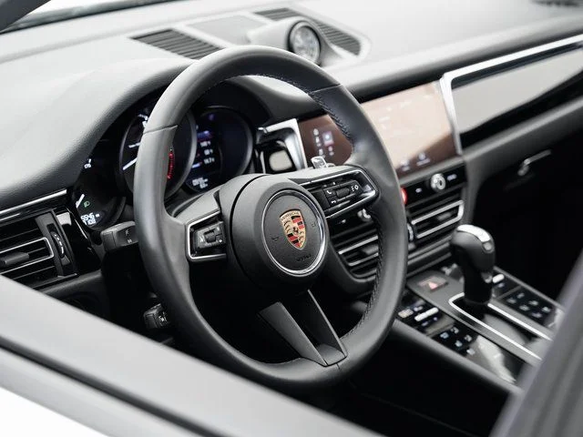 2025 Porsche Macan Base - Photo 8