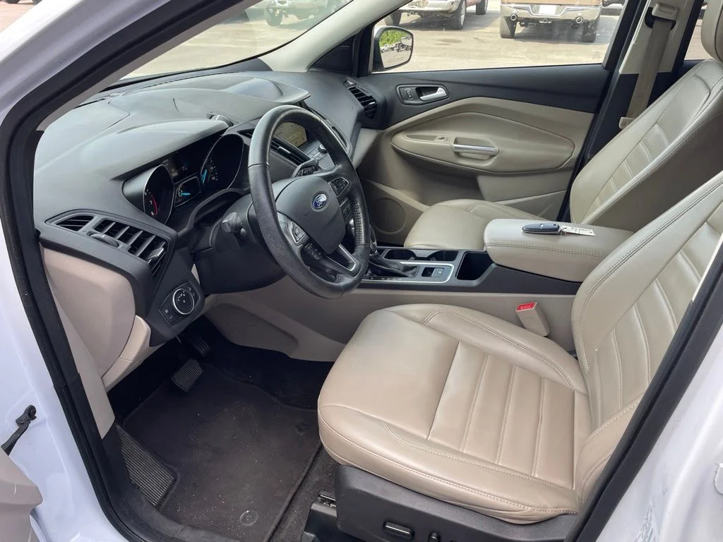 Used 2019 White Ford SEL image 9