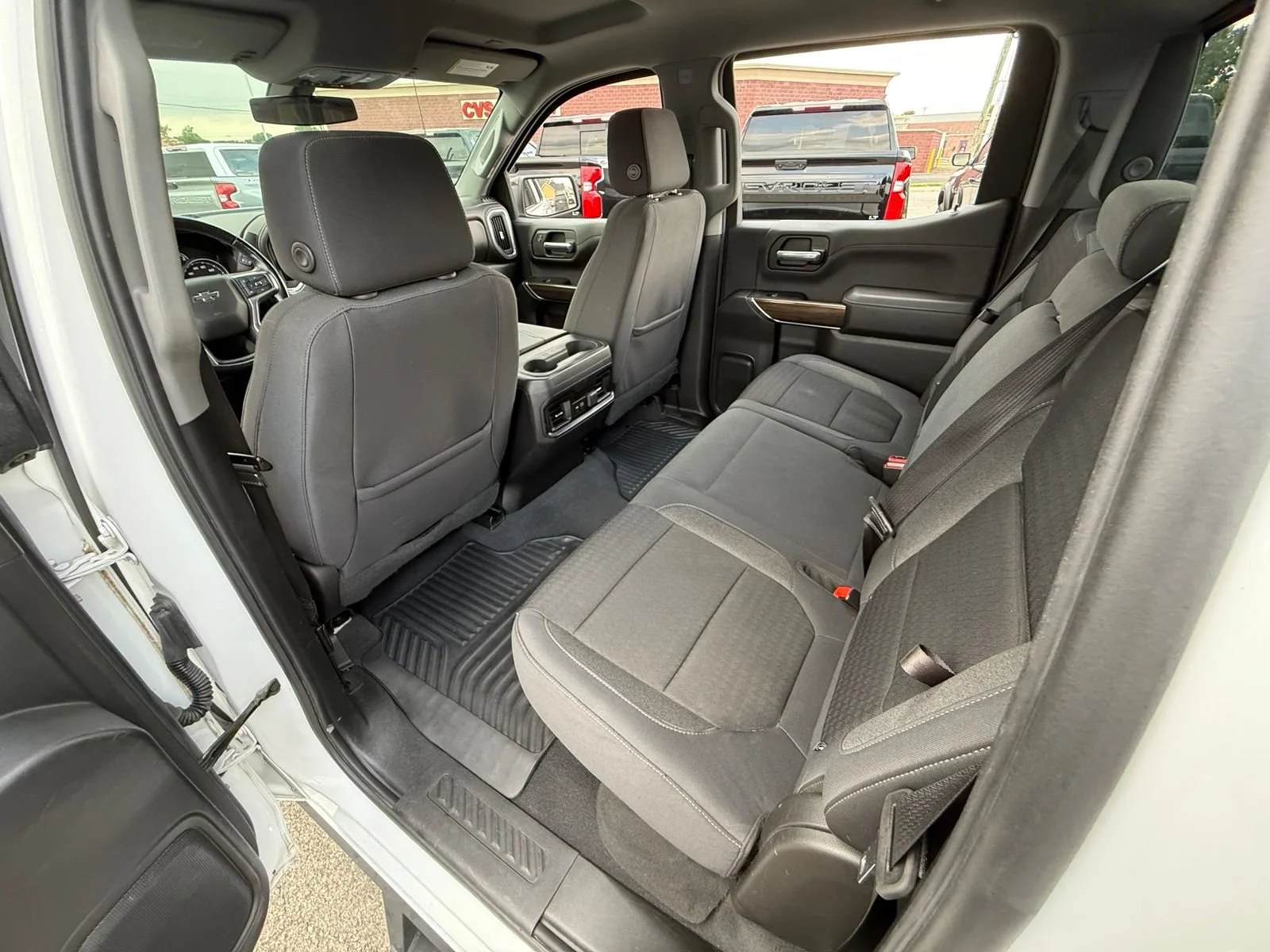 Used 2019 SUMMIT WHITE Chevrolet RST image 27