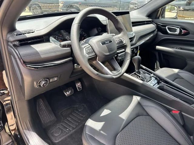 New 2026 Black Jeep Latitude image 19