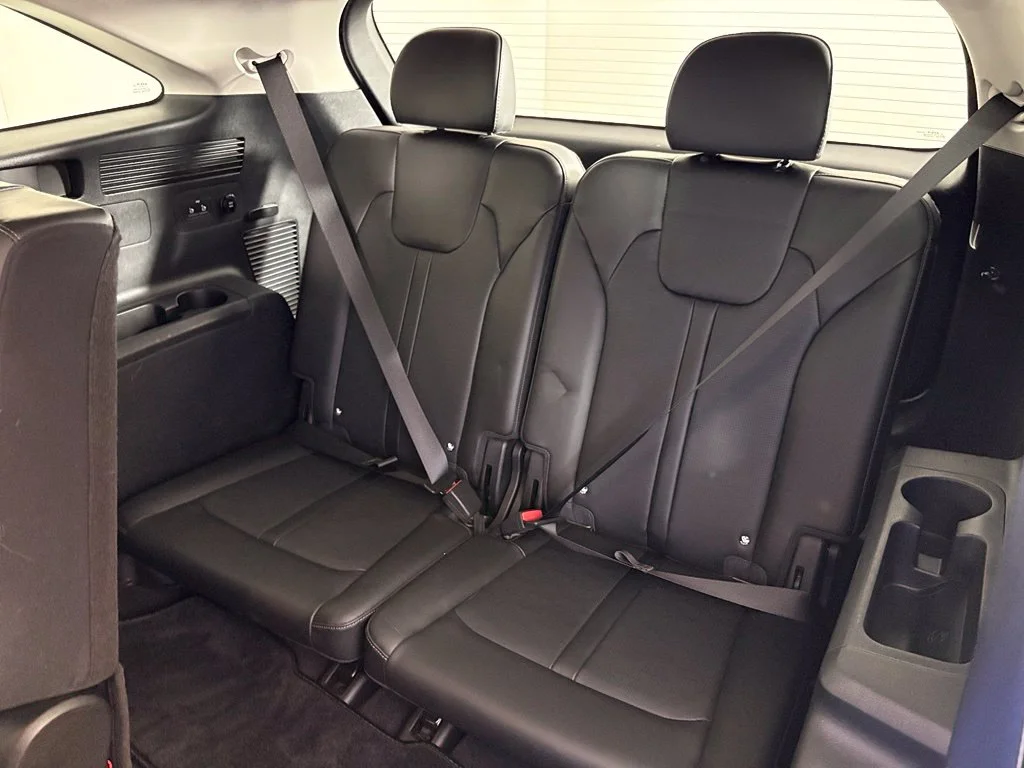 Used 2024 White Kia S image 38