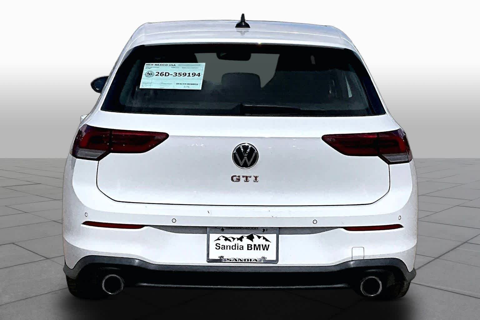 Used 2022 Oryx White Pearl Volkswagen SE image 4