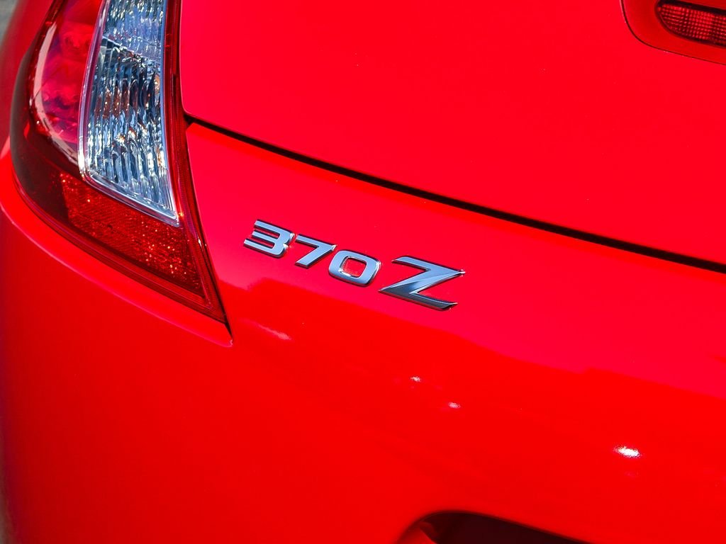 Used 2014 Red Nissan Touring image 11