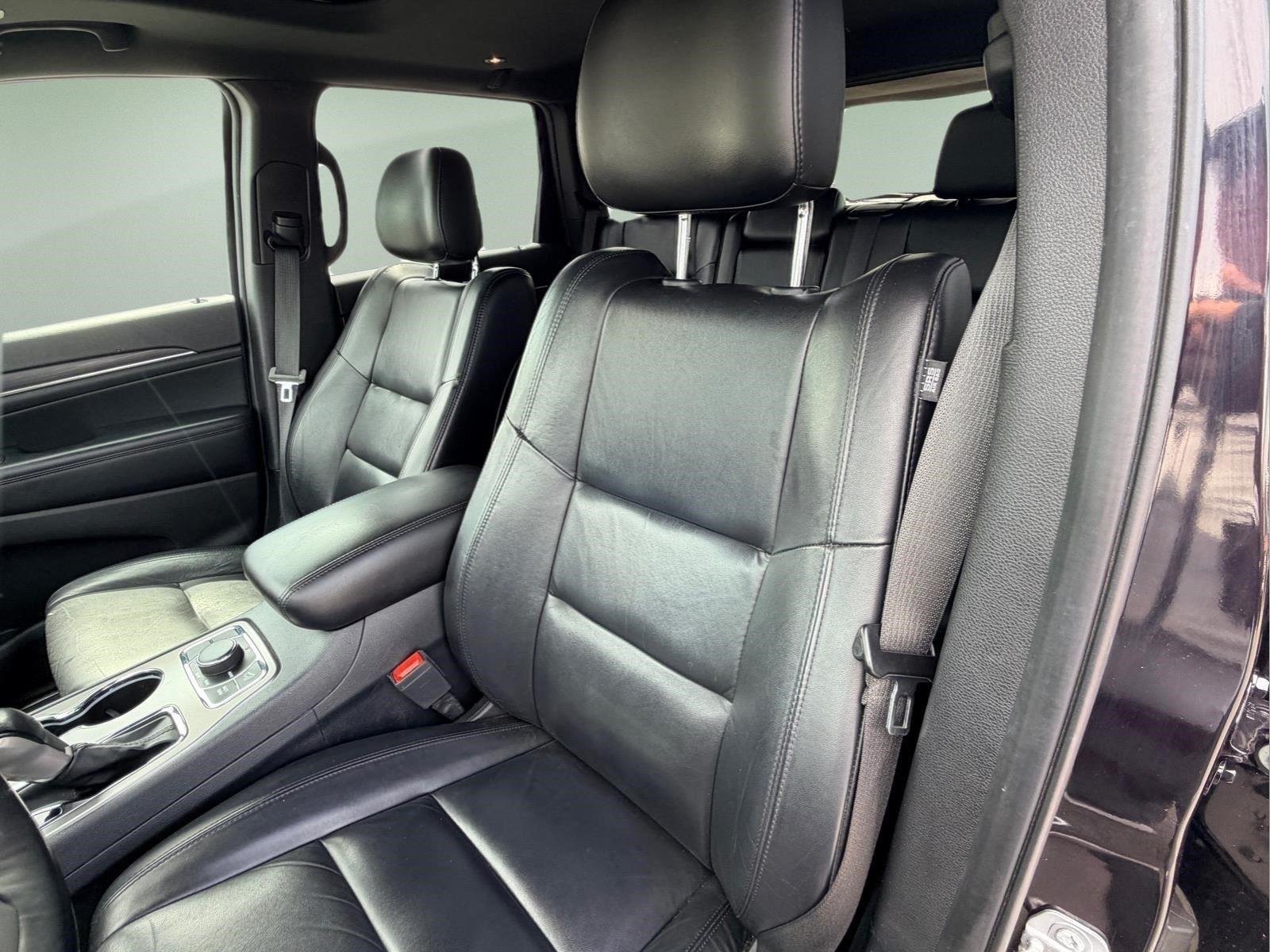 Used 2020 Diamond Black Crystal Pearlcoat Jeep Limited image 20