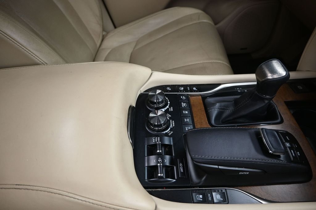 2017 Lexus LX 570 - Photo 29