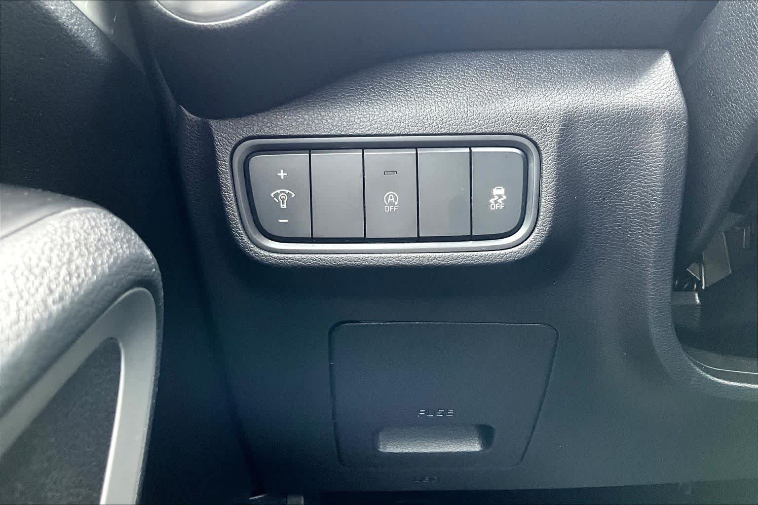 Used 2021 Snow White Pearl Kia LX image 32