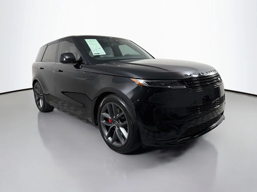 Used 2024 Black Land Rover Dynamic SE image 3