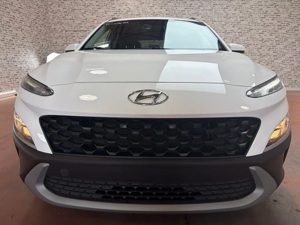 Used 2022 Lunar White Hyundai SEL image 2