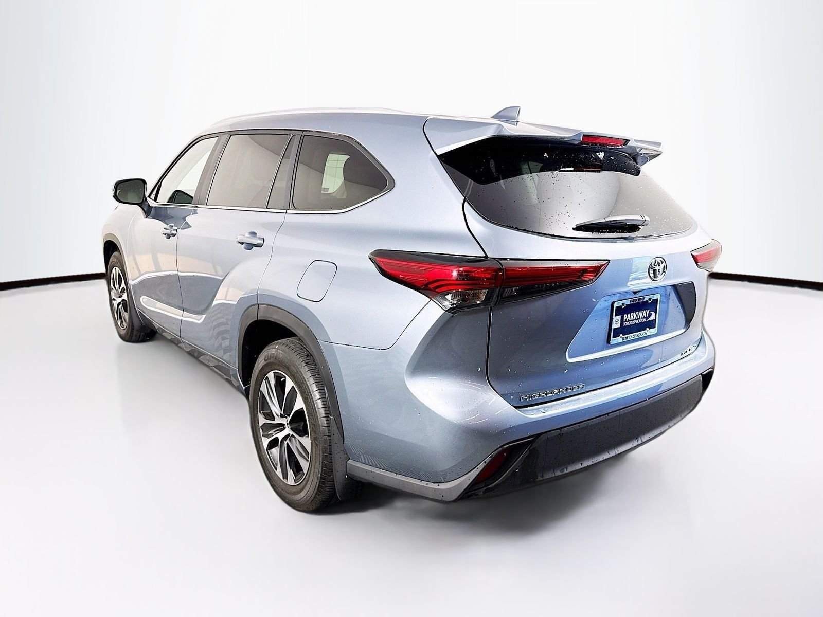 Used 2023  Toyota XLE image 5