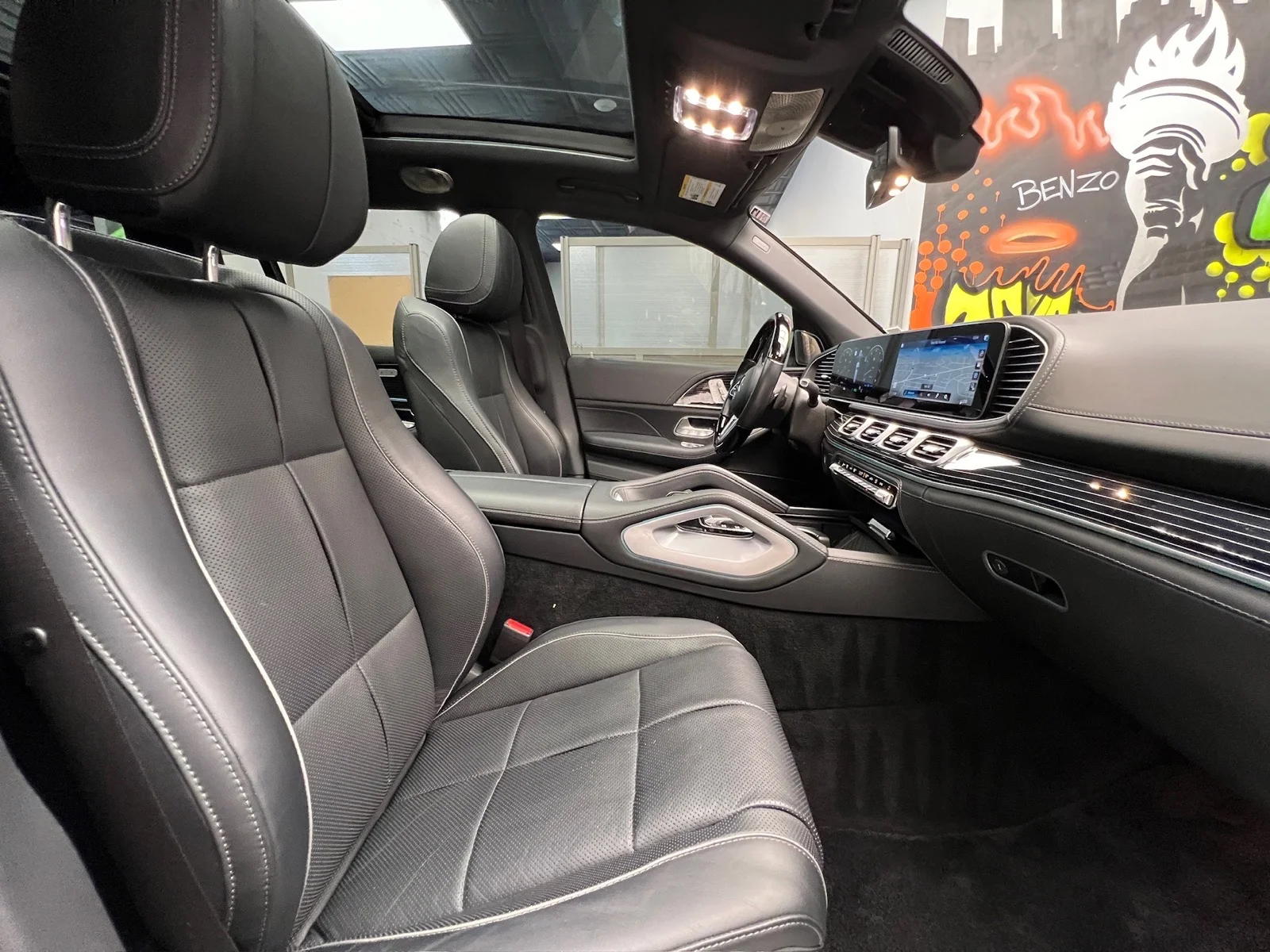 Used 2022 Cirrus Silver Metallic (922) Mercedes-Benz Mercedes-Maybach GLS 600 4MATIC® image 24