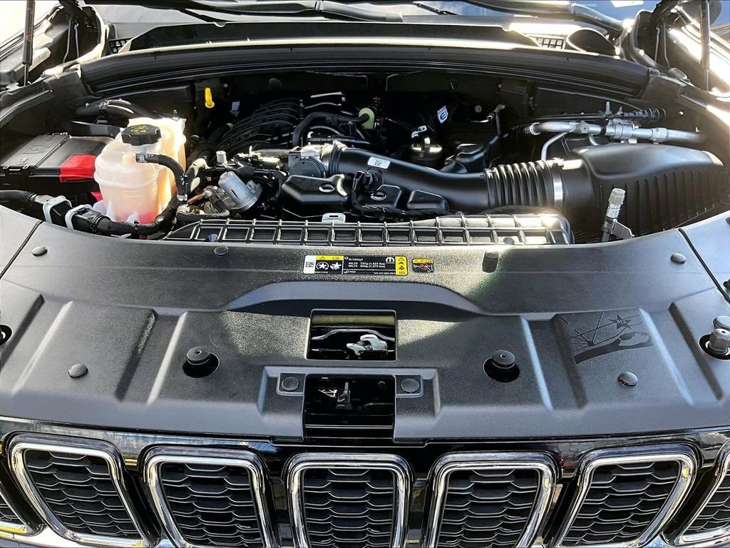 Used 2023 Metallic Jeep Limited image 30