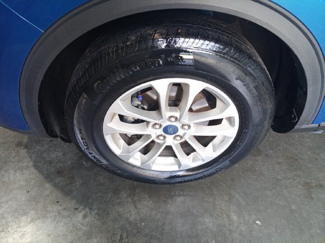 Used 2022 Blue Ford SE image 10