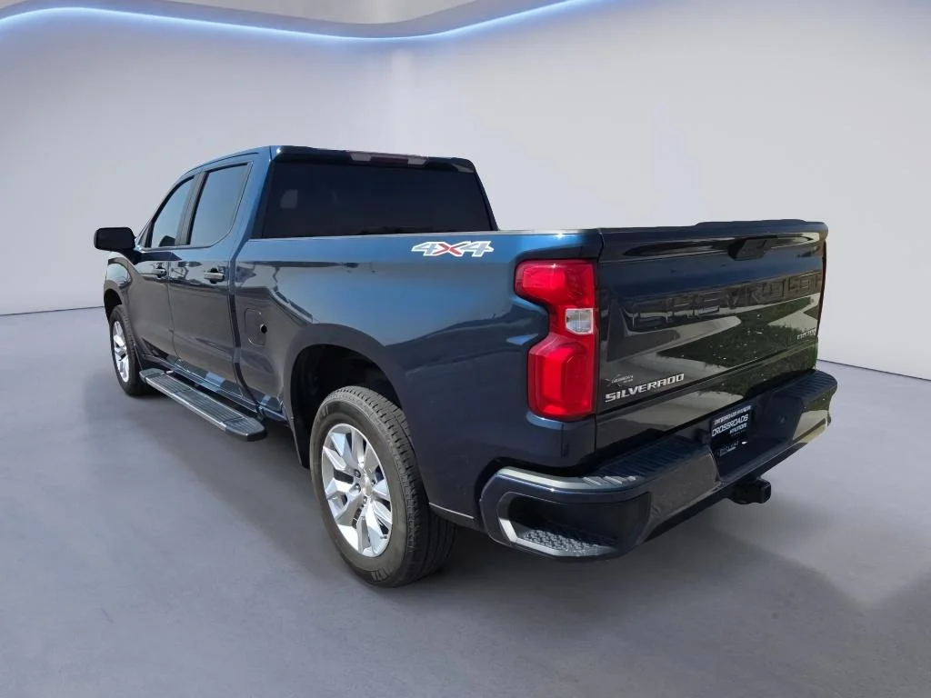 Used 2019 Northsky Blue Metallic Chevrolet Custom image 3