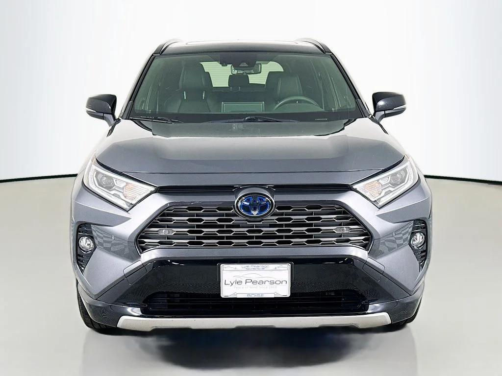 Used 2019 Magnetic Gray Metallic Toyota XSE image 6