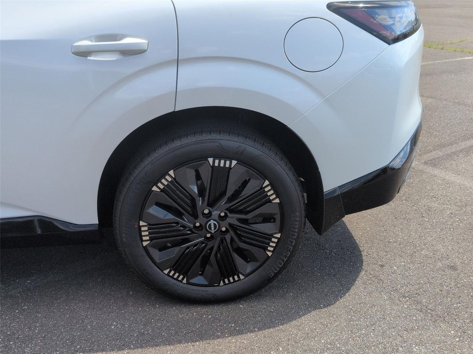 New 2026 Everest White Pearl TriCoat / Super Black Two-tone Nissan Platinum image 10