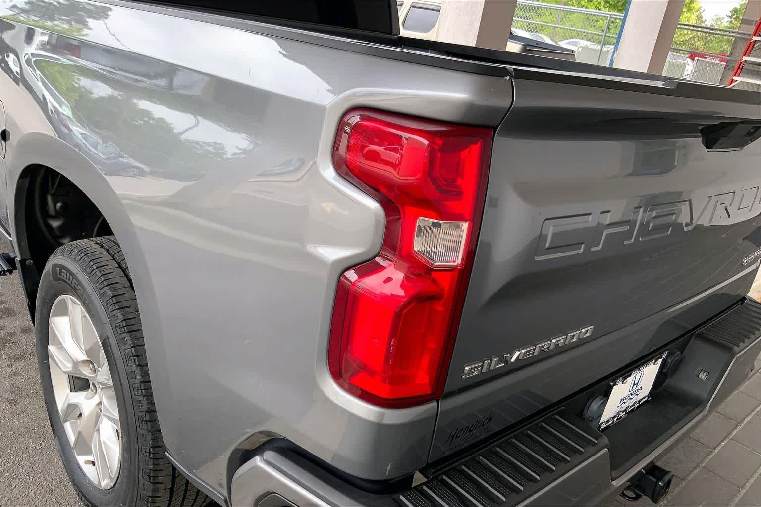 Used 2021 Satin Steel Metallic Chevrolet Custom image 28