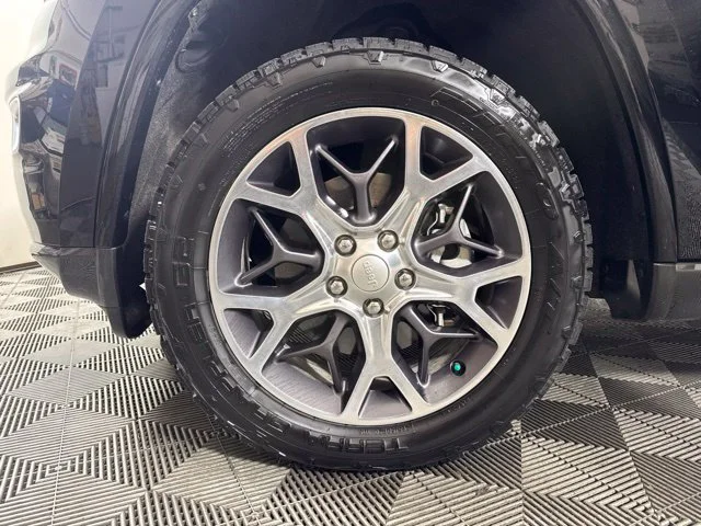 Certified Used 2018 Diamond Black Jeep Limited image 10