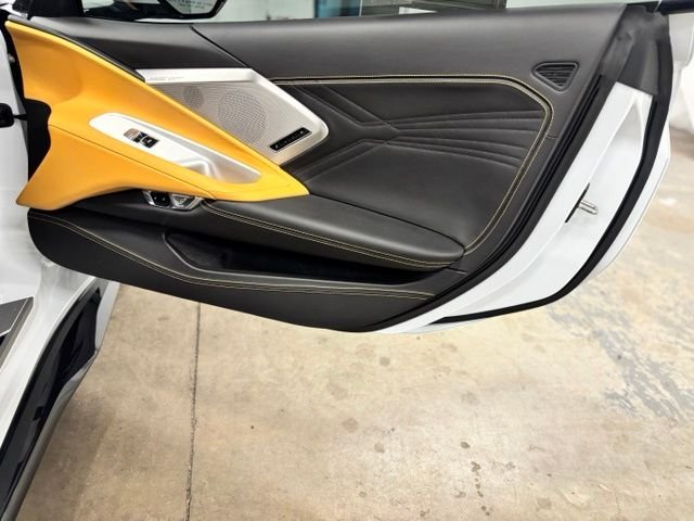 Used 2025 White Chevrolet Z06 image 17