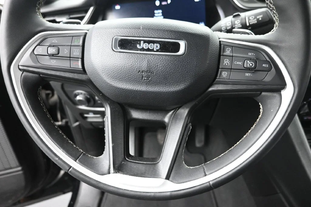 Used 2023 Black Jeep Altitude X image 17
