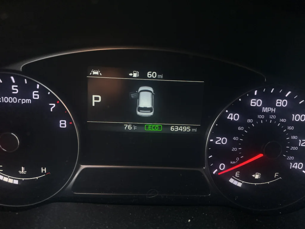 Used 2018 Clear White Kia + image 5