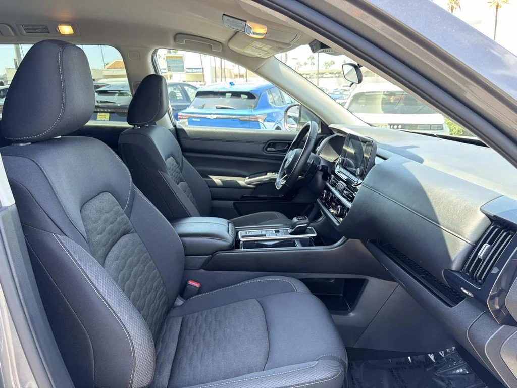 Used 2025 GUN METALLIC Nissan SV image 32