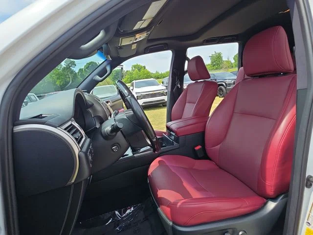 Used 2021  Lexus 460 image 17