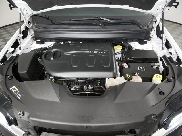 Used 2022 Bright White Clearcoat Jeep Trailhawk w/ Technology Pkg & Comfort Pkg image 31