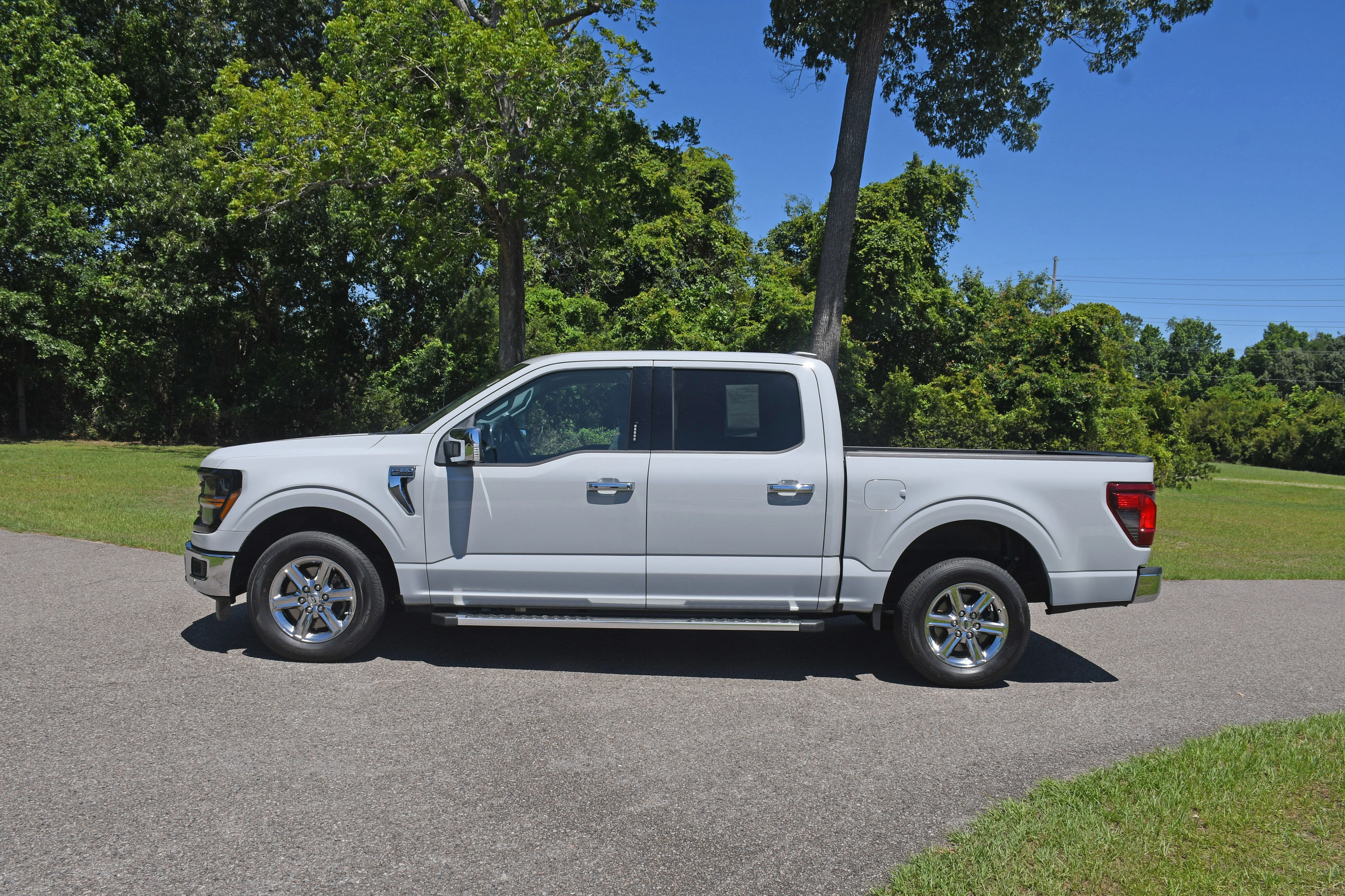 Used 2024 White Ford XLT image 1