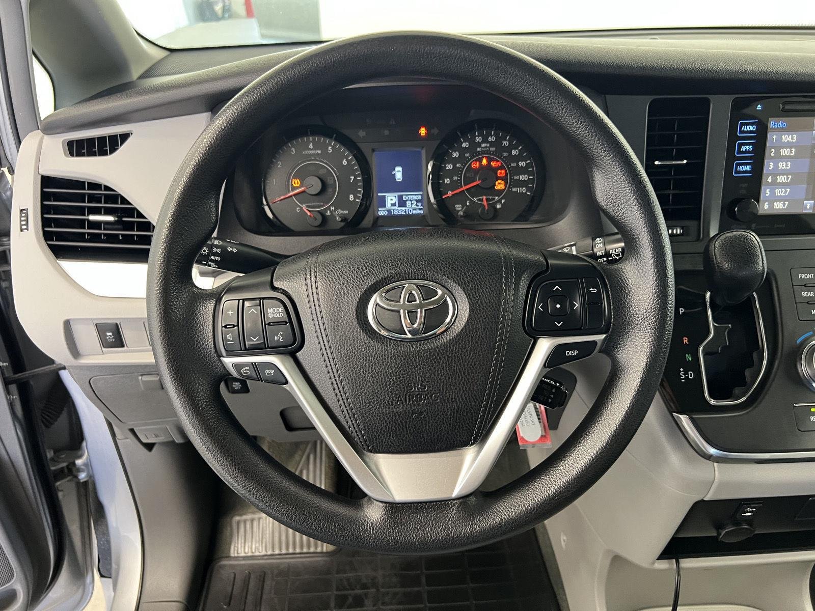 2016 Toyota Sienna LE - Photo 15