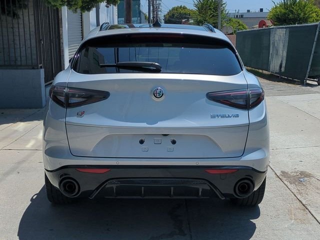 New 2026 Moonlight Gray Metallic Exterior Paint Alfa Romeo Veloce image 6