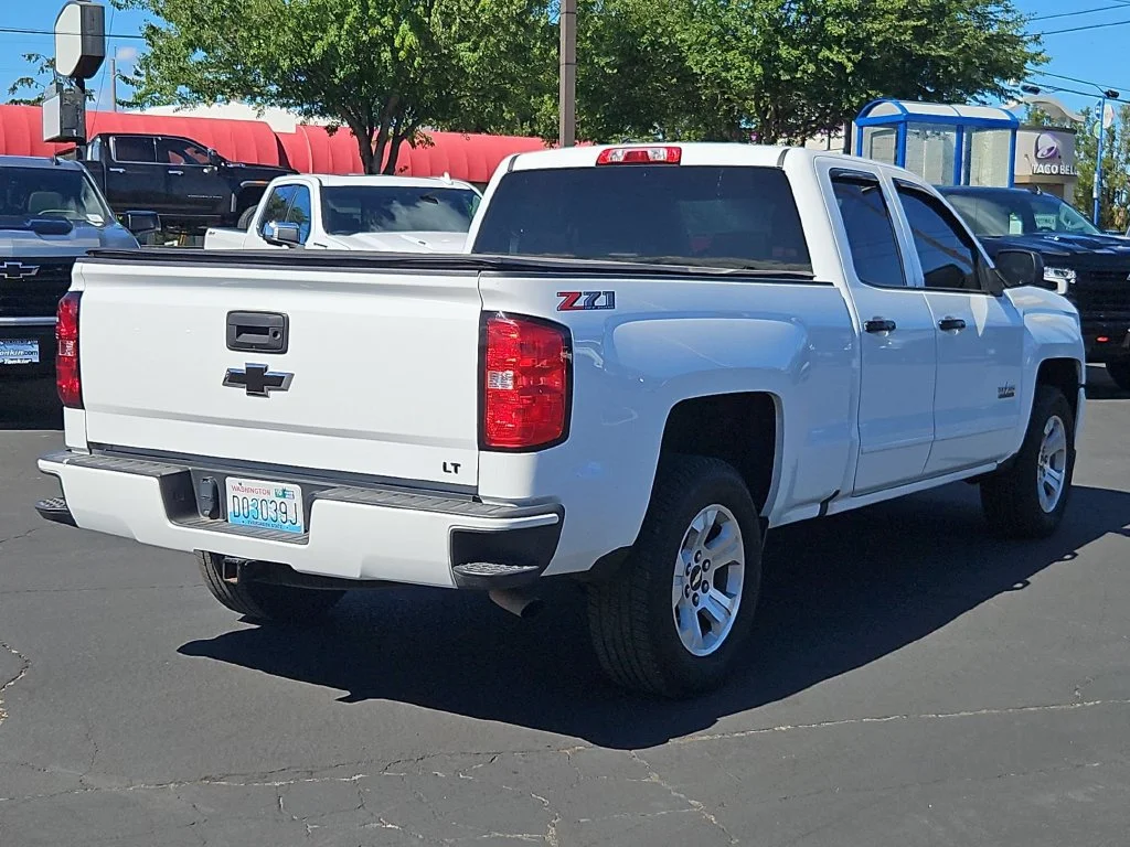 Used 2018 Summit White Chevrolet LT image 6