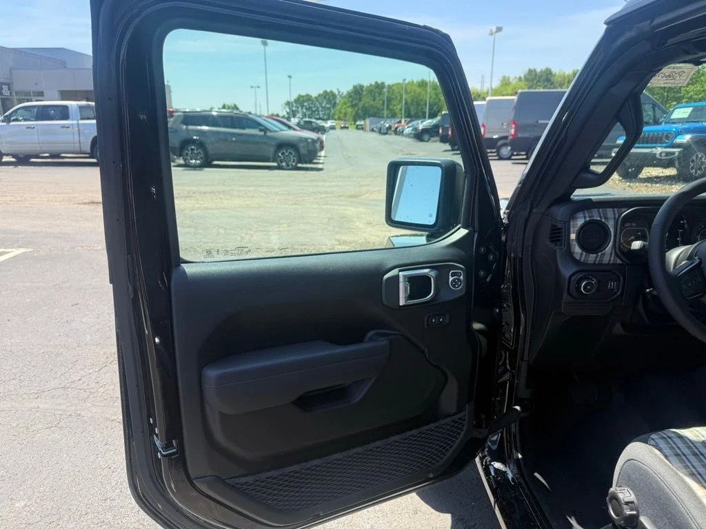New 2026 Black Clear-Coat Exterior Paint Jeep 85th Anniversary Edition image 15
