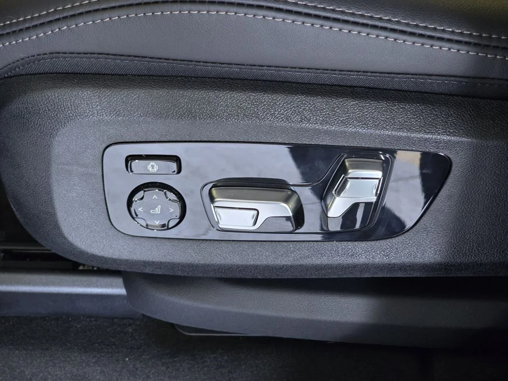New 2026 Dravit Grey Metallic BMW M60i image 18