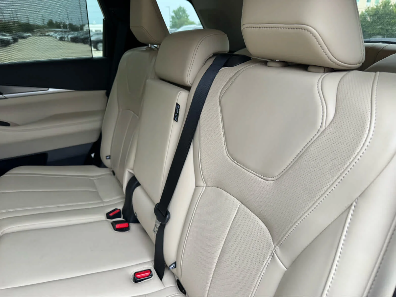 Certified Used 2024 Majestic White INFINITI LUXE image 25