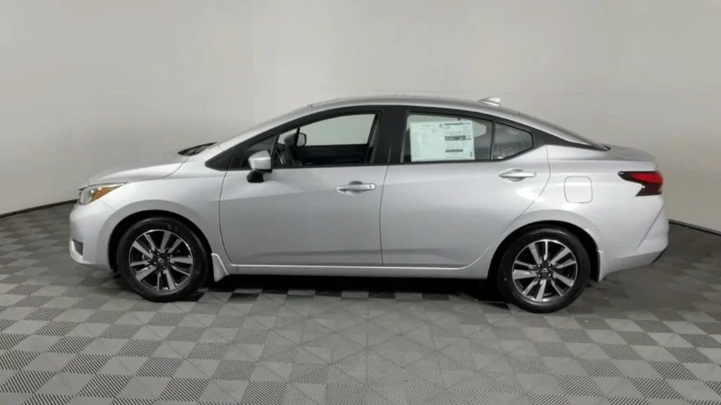 Used 2025 Silver Nissan 1.6 SV image 7