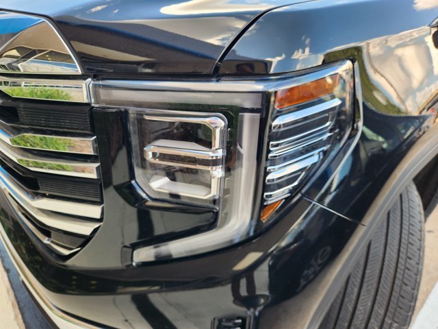 Used 2025 Onyx Black GMC SLT image 6
