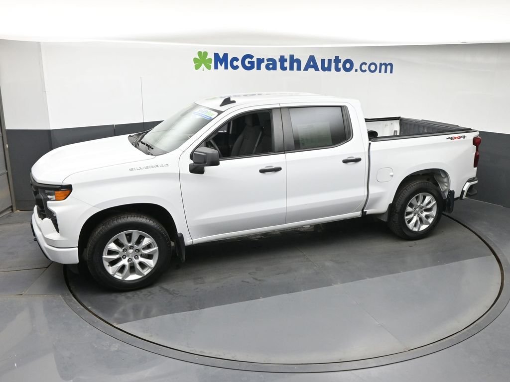 Used 2023 White Chevrolet Custom image 22