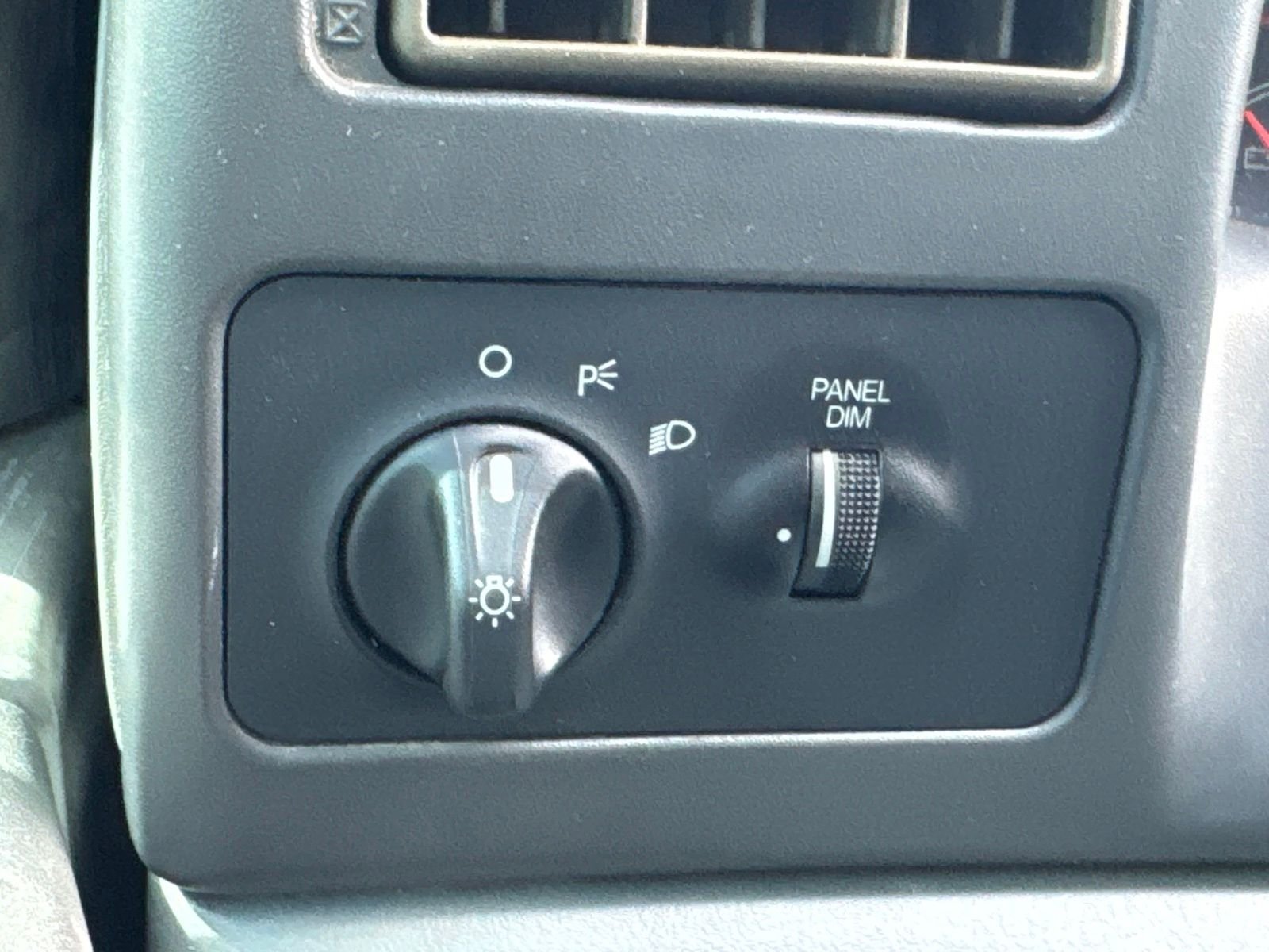 Used 2004 White Ford XLT image 36