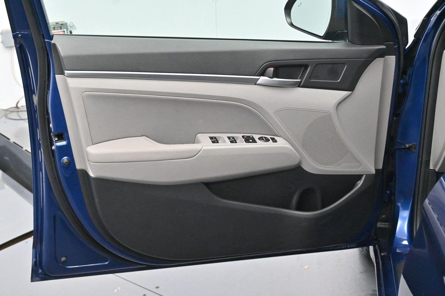Used 2020 Lakeside Blue Hyundai Value Edition image 10