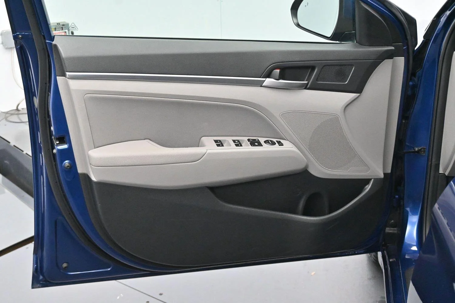 Used 2020 Lakeside Blue Hyundai Value Edition image 10